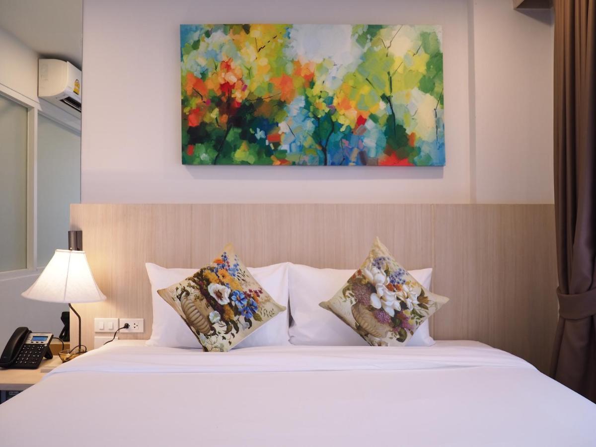 Malee Hotel เชียงใหม่ ภายนอก รูปภาพ