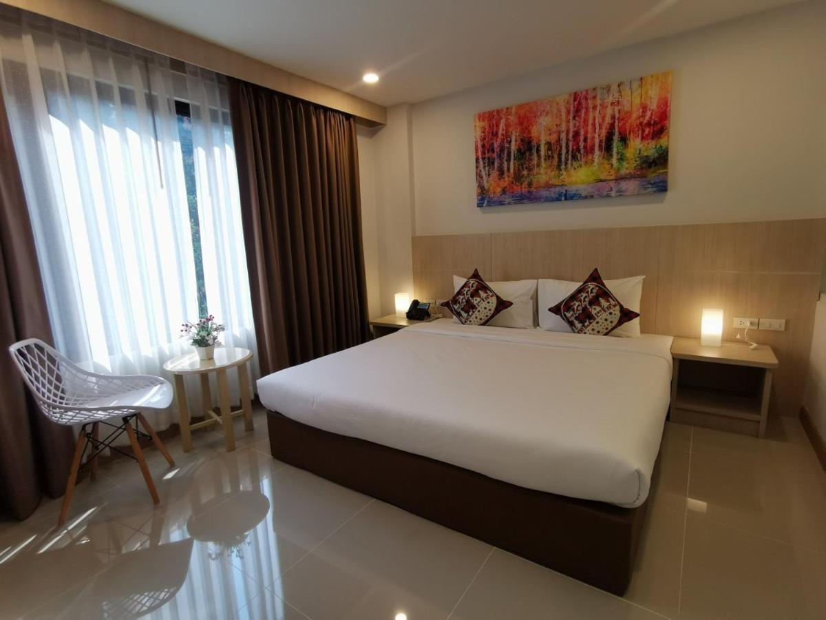 Malee Hotel เชียงใหม่ ภายนอก รูปภาพ