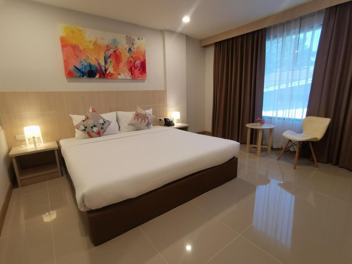 Malee Hotel เชียงใหม่ ภายนอก รูปภาพ